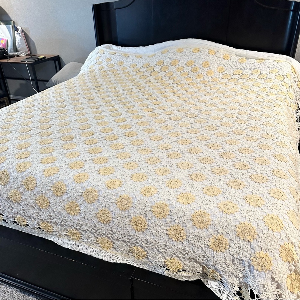 Vintage Handmade Crochet Lace Quilt Cover